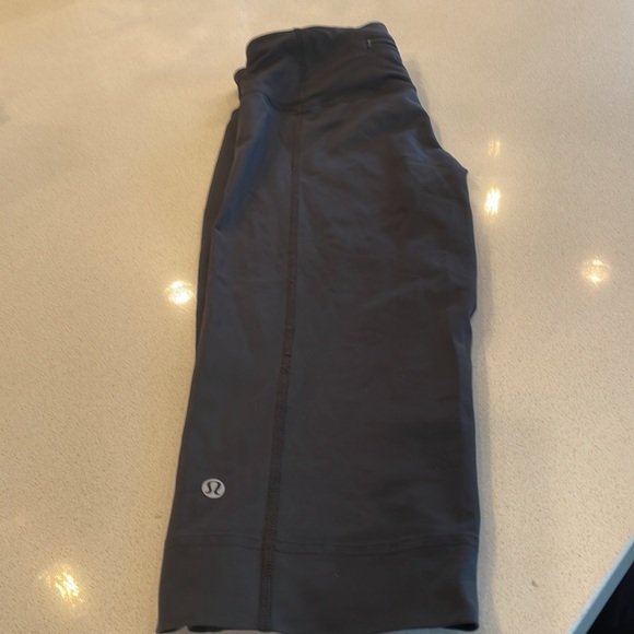 Lululemon capri style tights - Picture 2 of 3